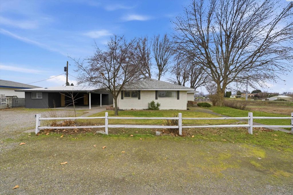 Photo of 5104 W Dradie St, Pasco, WA 99301 (MLS # 290386)