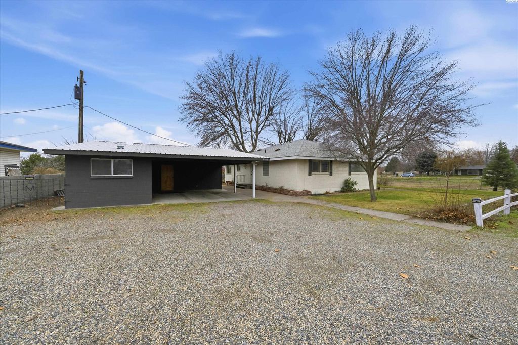 Photo of 5104 W Dradie St, Pasco, WA 99301 (MLS # 290386)