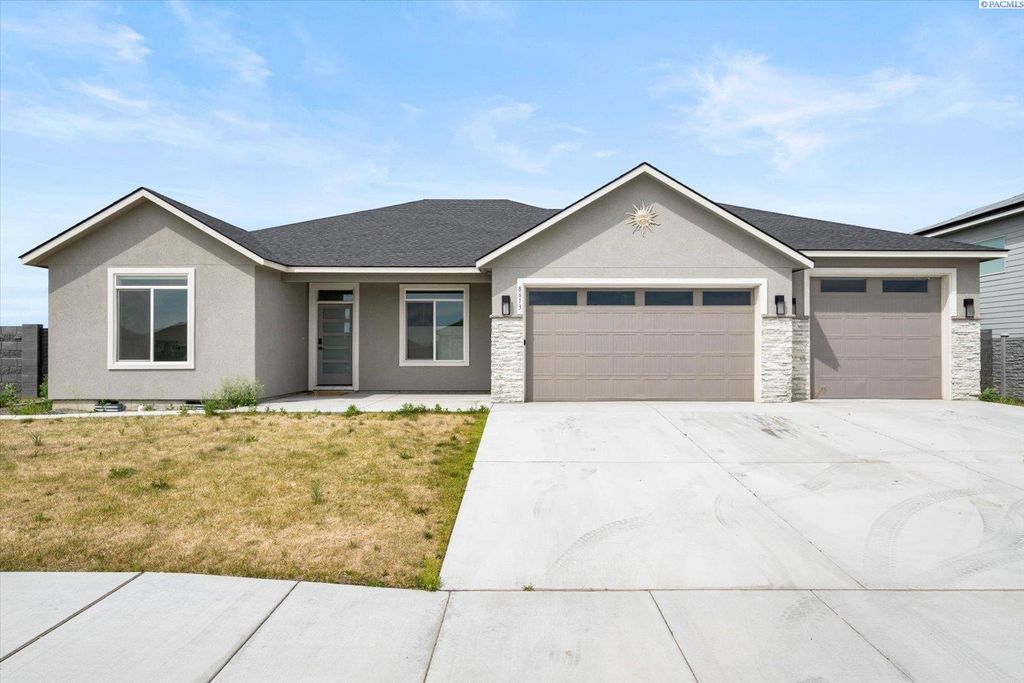 Photo of 8613 Dusty Maiden Dr, Pasco, WA 99301 (MLS # 292796)