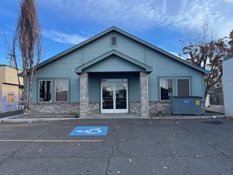Photo of 611 N 1st Street, Yakima, WA 98901 (MLS # 289118)