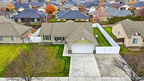 Photo of 8826 W Bruneau Place, Kennewick, WA 99336 (MLS # 288933)