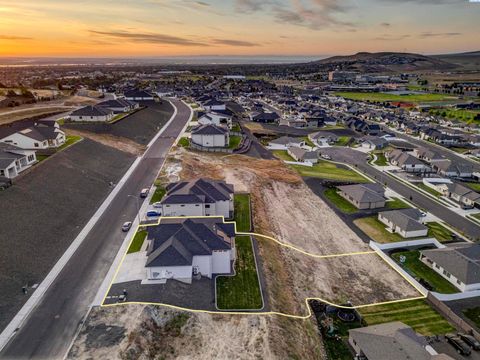 Photo of 6085 W 28th Ave, Kennewick, WA 99338 (MLS # 292816)