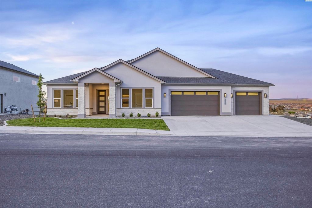 Photo of 6085 W 28th Ave, Kennewick, WA 99338 (MLS # 292816)