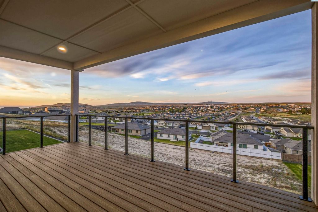 Photo of 6085 W 28th Ave, Kennewick, WA 99338 (MLS # 292816)