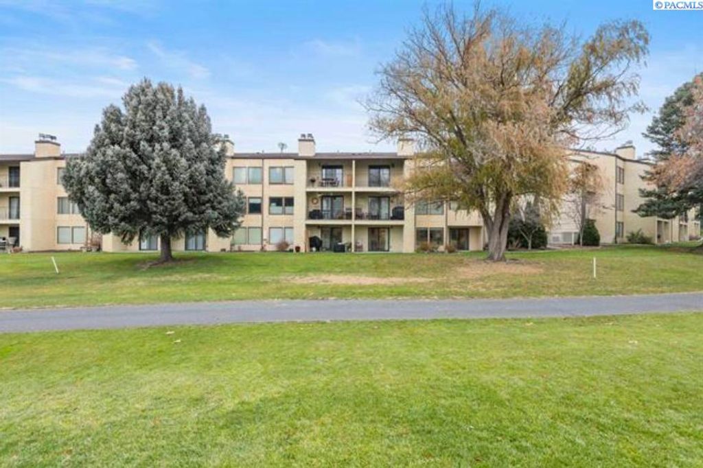 Photo of 303 Gage Blvd #209 Blvd, Richland, WA 99352 (MLS # 288205)