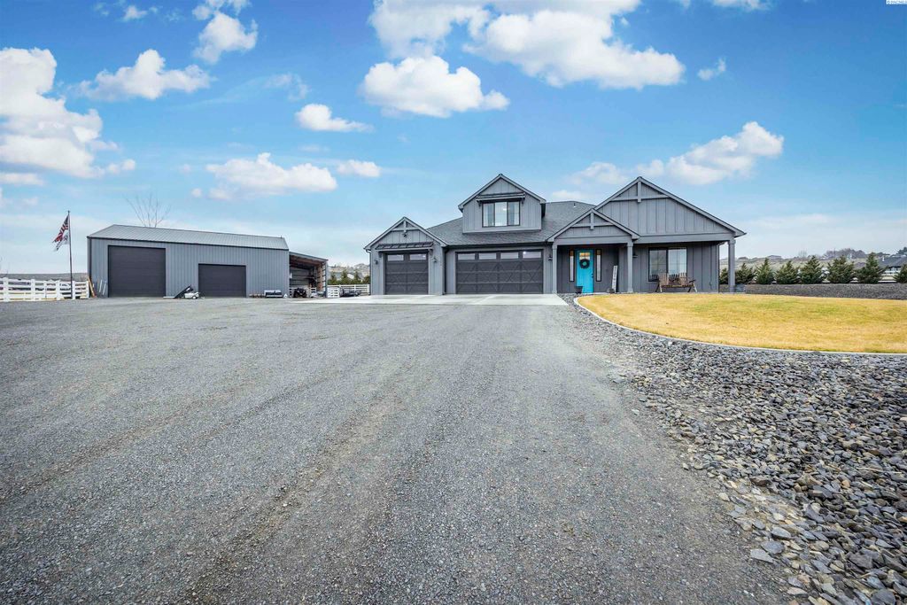 Photo of 12204 S Sira Prse Pr, Kennewick, WA 99338 (MLS # 289887)