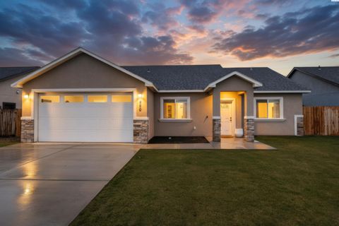 Photo of 820 N Beech Ave, Pasco, WA 99301 (MLS # 292395)