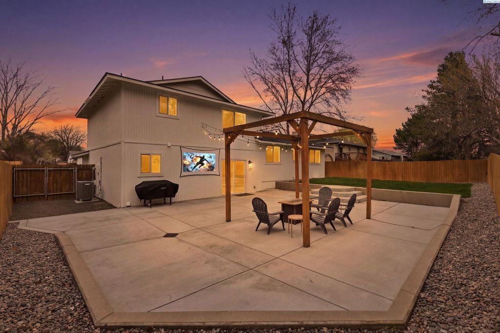 Photo of 408 N Georgia St, Kennewick, WA 99336 (MLS # 291973)