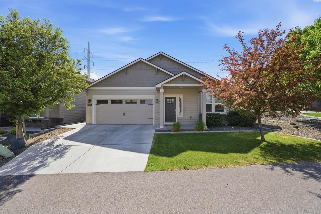 Photo of 557 Roslyn Ct, Richland, WA 99352 (MLS # 292638)