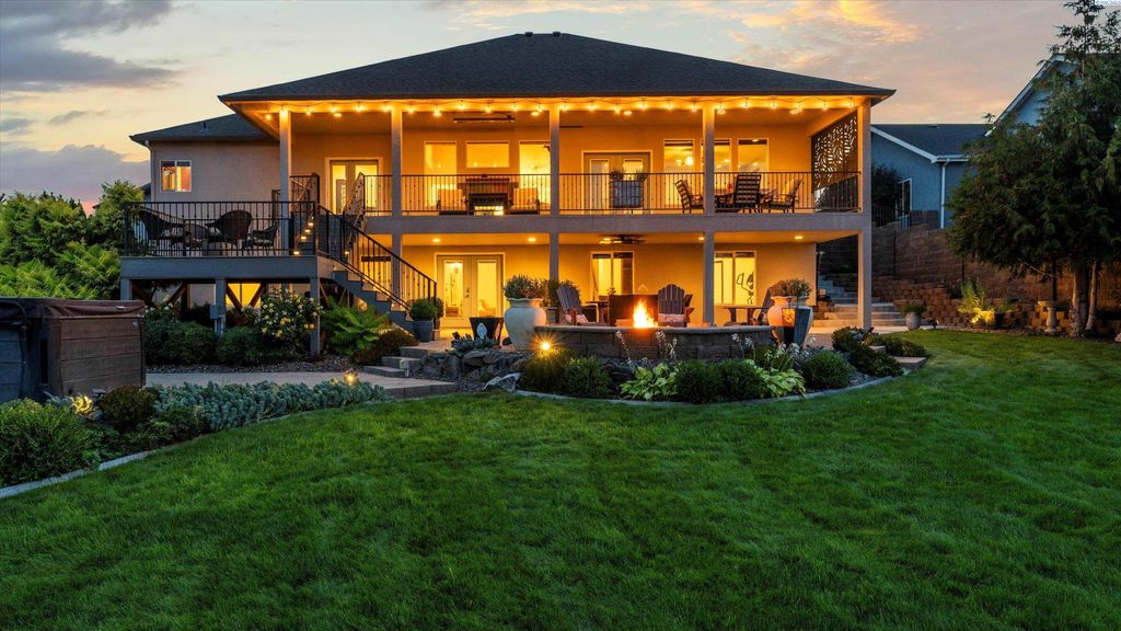 Photo of 15307 S Mountain Ridge Ct, Kennewick, WA 99338 (MLS # 290998)