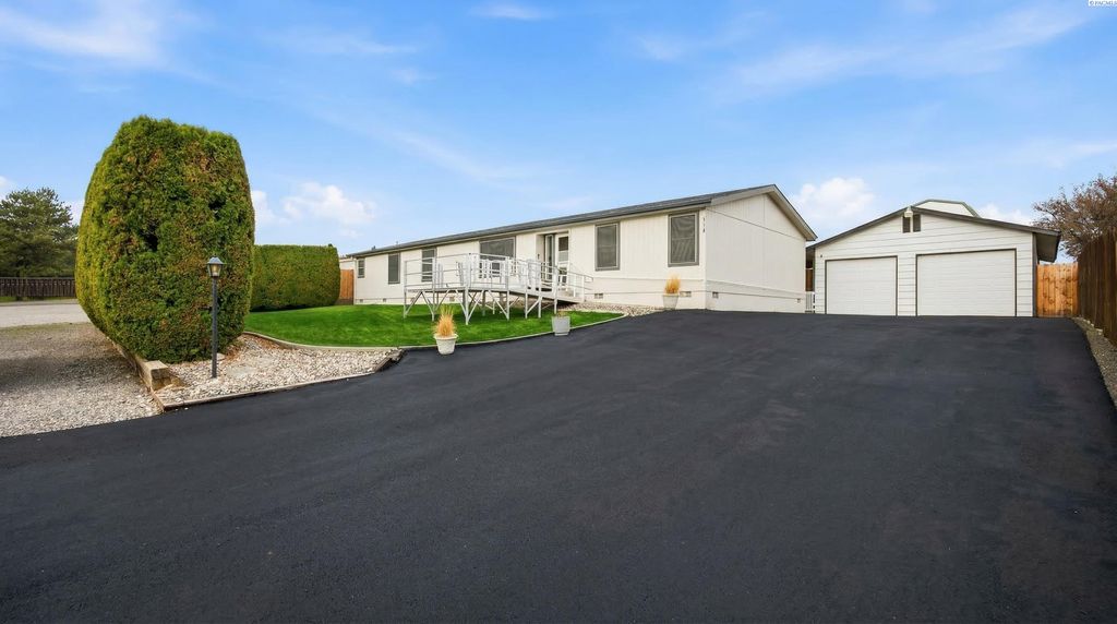 Photo of 3110 W 24th Ave, Kennewick, WA 99337 (MLS # 291430)