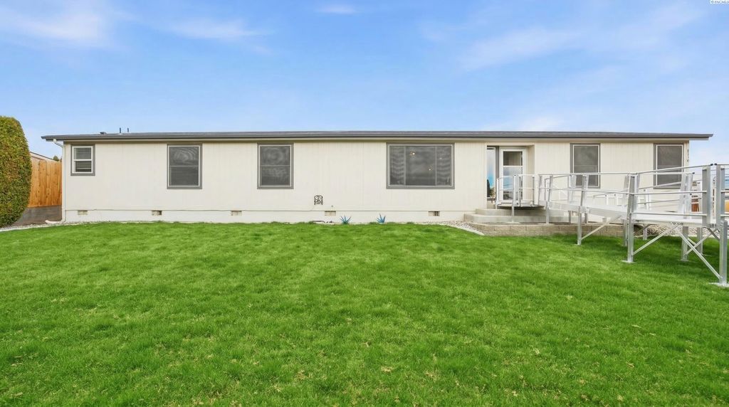 Photo of 3110 W 24th Ave, Kennewick, WA 99337 (MLS # 291430)