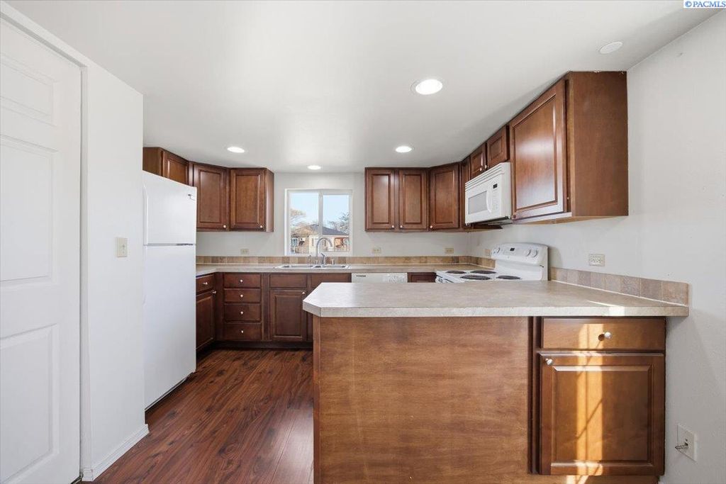 Photo of 412 Adams St, Richland, WA 99352 (MLS # 292130)