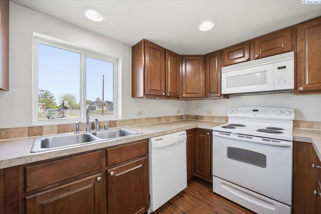 Photo of 412 Adams St, Richland, WA 99352 (MLS # 292130)