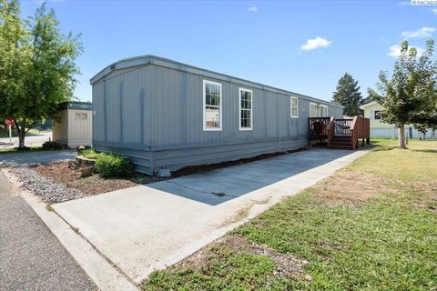 Photo of 2021 Mahan Ave #I8, Richland, WA 99354 (MLS # 287072)