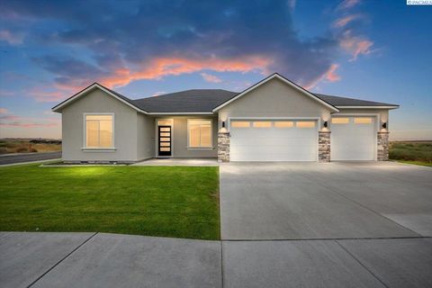 Photo of 8813 Dusty Maiden Dr, Pasco, WA 99301 (MLS # 287457)