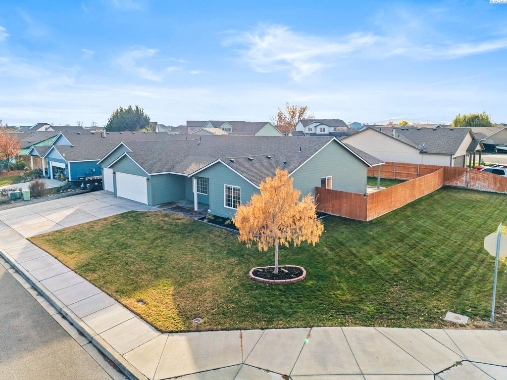 Photo of 5110 Truman Lane, Pasco, WA 99301 (MLS # 289106)