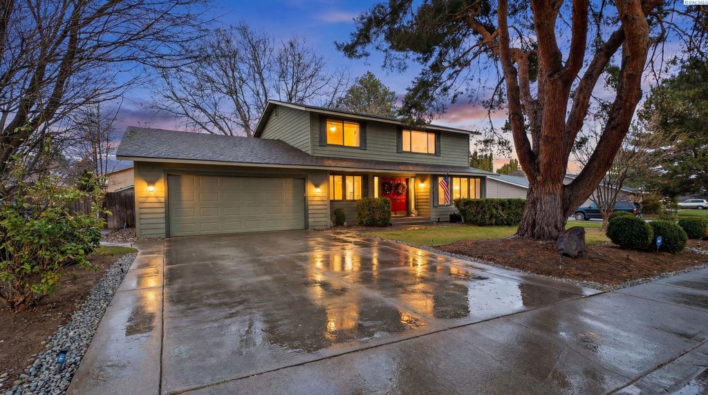 Photo of 242 W Greenview Dr, Richland, WA 99352 (MLS # 289840)