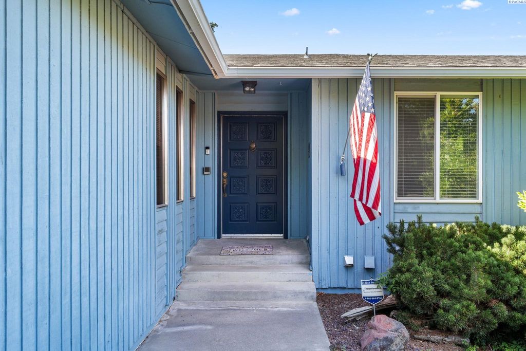 Photo of 5500 W 26th Ave, Kennewick, WA 99338 (MLS # 288429)