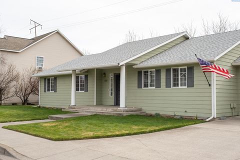 Photo of 604 SE Mockingbird DR, College Place, WA 99324 (MLS # 293146)