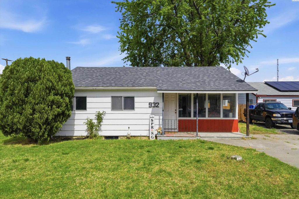 Photo of 932 Sanford Ave, Richland, WA 99352 (MLS # 292442)