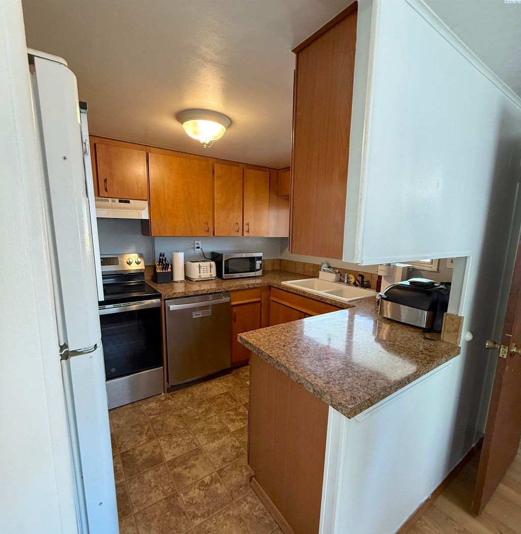 Photo of 932 Sanford Ave, Richland, WA 99352 (MLS # 292442)