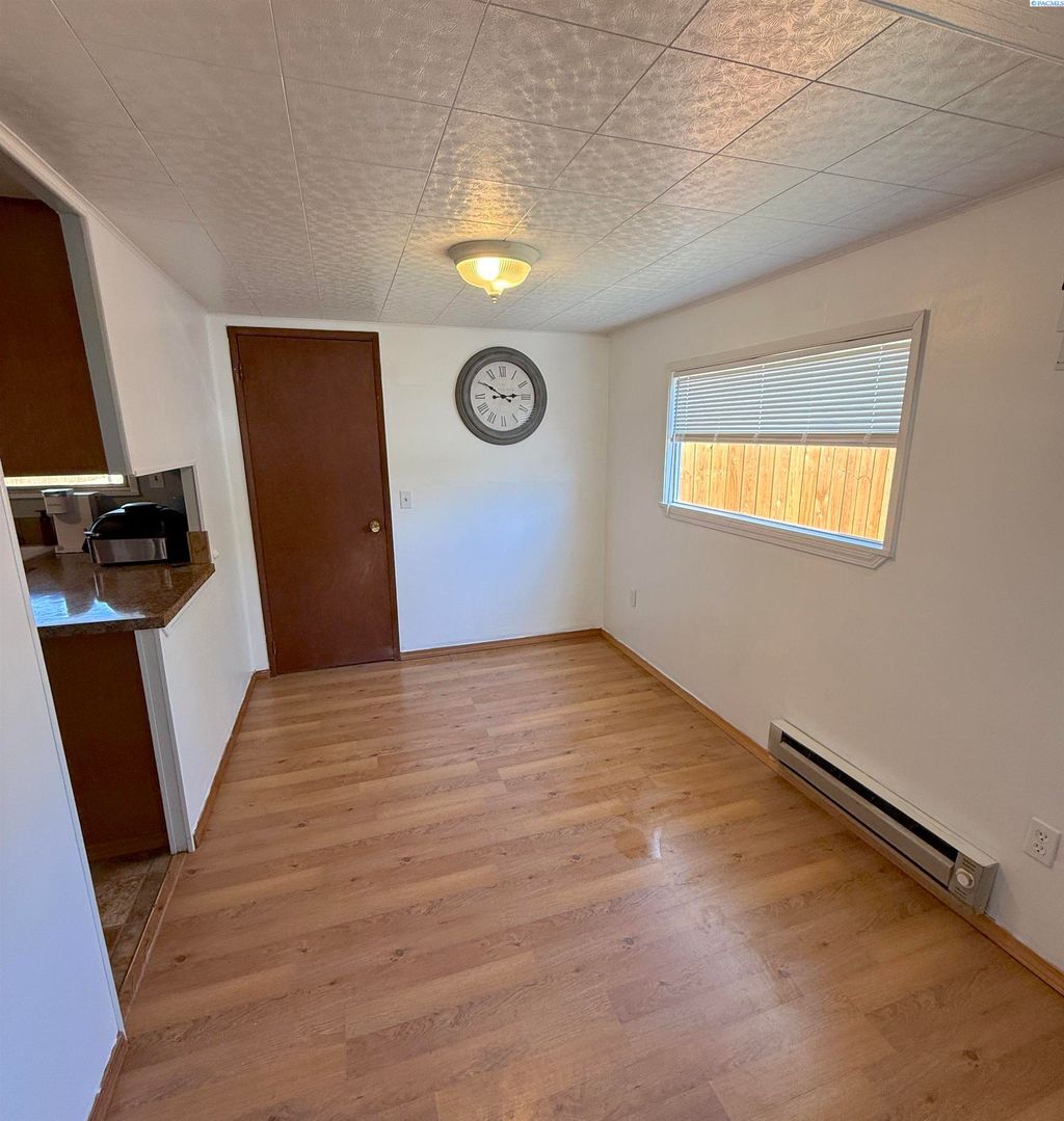 Photo of 932 Sanford Ave, Richland, WA 99352 (MLS # 292442)