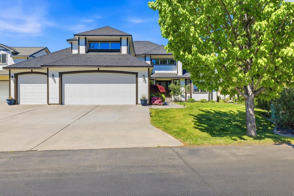 Photo of 7 Buttercup Ct, Pasco, WA 99301 (MLS # 292626)