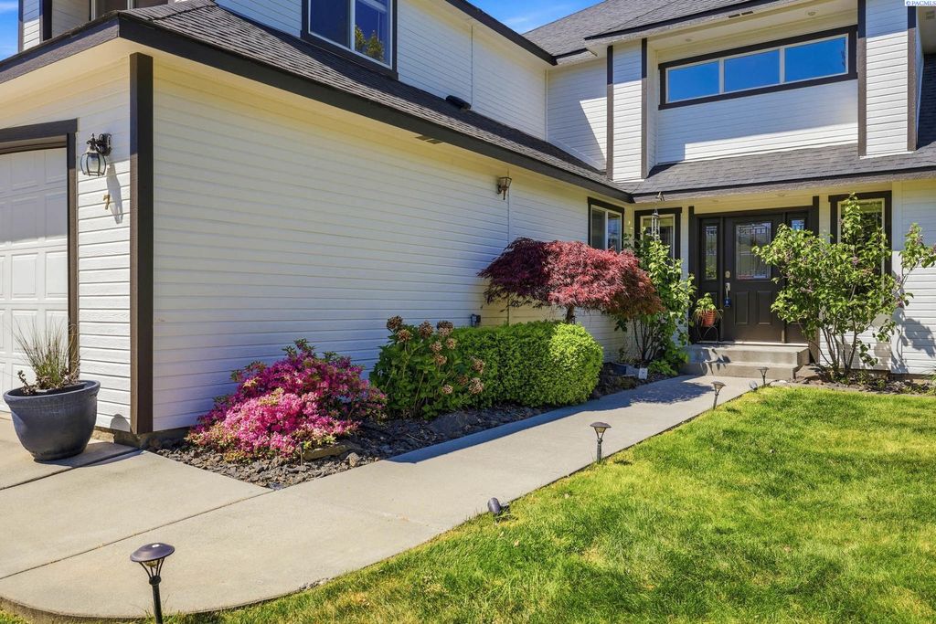 Photo of 7 Buttercup Ct, Pasco, WA 99301 (MLS # 292626)