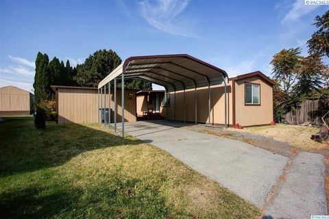 Photo of 3324 W 19th Ave #161, Kennewick, WA 99338 (MLS # 291657)