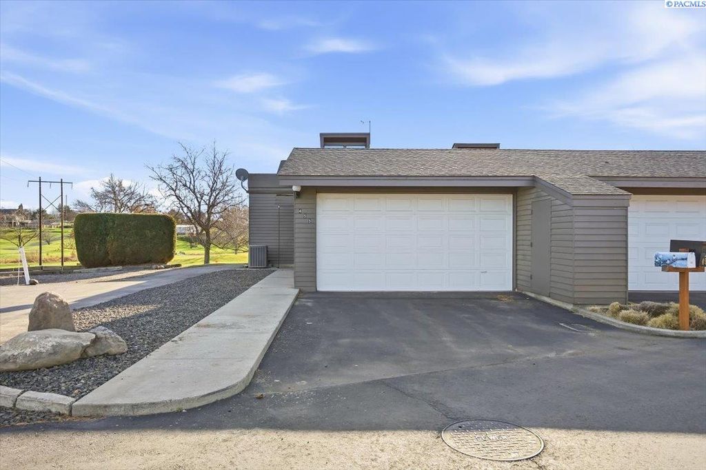 Photo of 455 Greenbrook Place, Richland, WA 99352 (MLS # 289722)