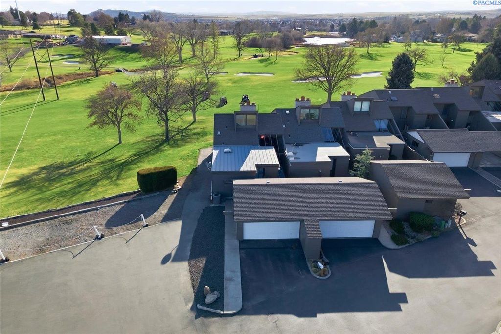 Photo of 455 Greenbrook Place, Richland, WA 99352 (MLS # 289722)