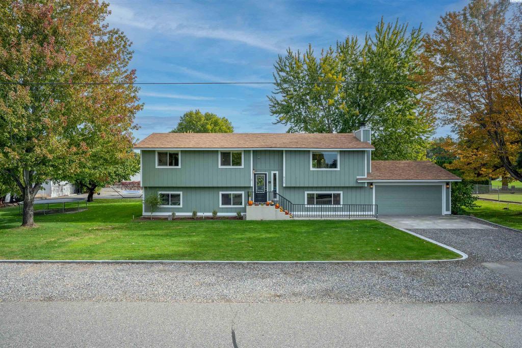 Photo of 525 Rd 47, Pasco, WA 99301 (MLS # 288319)