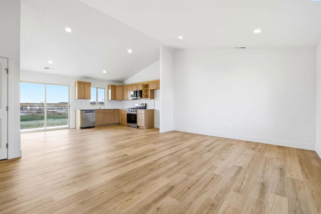 Photo of 6901 Bluegill Ln, Pasco, WA 99301 (MLS # 289621)