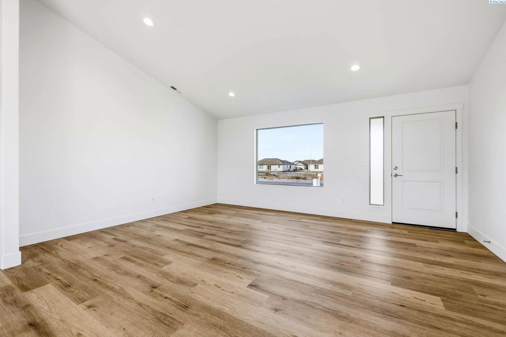 Photo of 6901 Bluegill Ln, Pasco, WA 99301 (MLS # 289621)