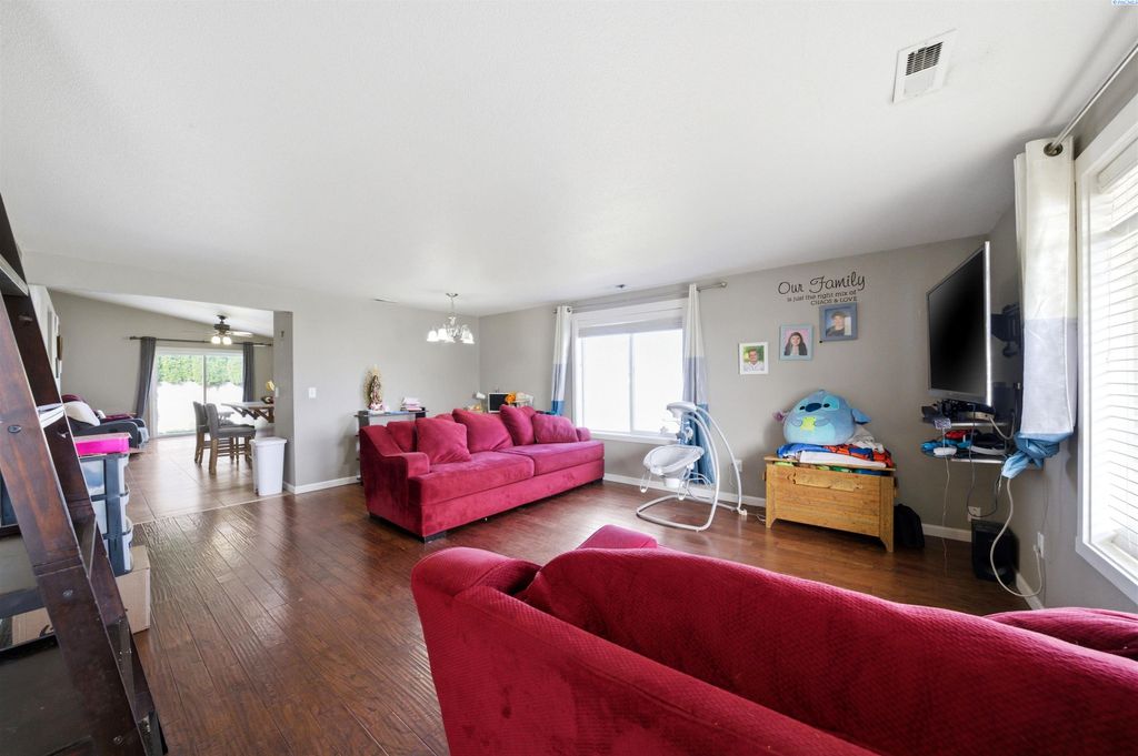 Photo of 4614 Tamworth Ln, Pasco, WA 99301 (MLS # 291767)