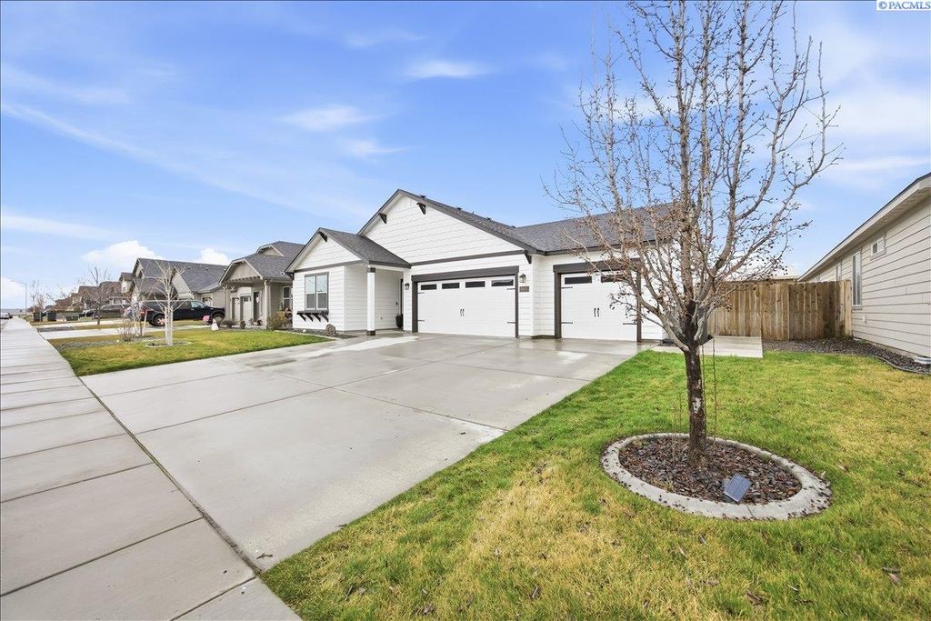 Photo of 6005 Curlew Lane, Pasco, WA 99301 (MLS # 290550)