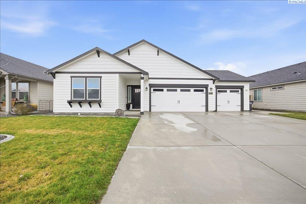 Photo of 6005 Curlew Lane, Pasco, WA 99301 (MLS # 290550)