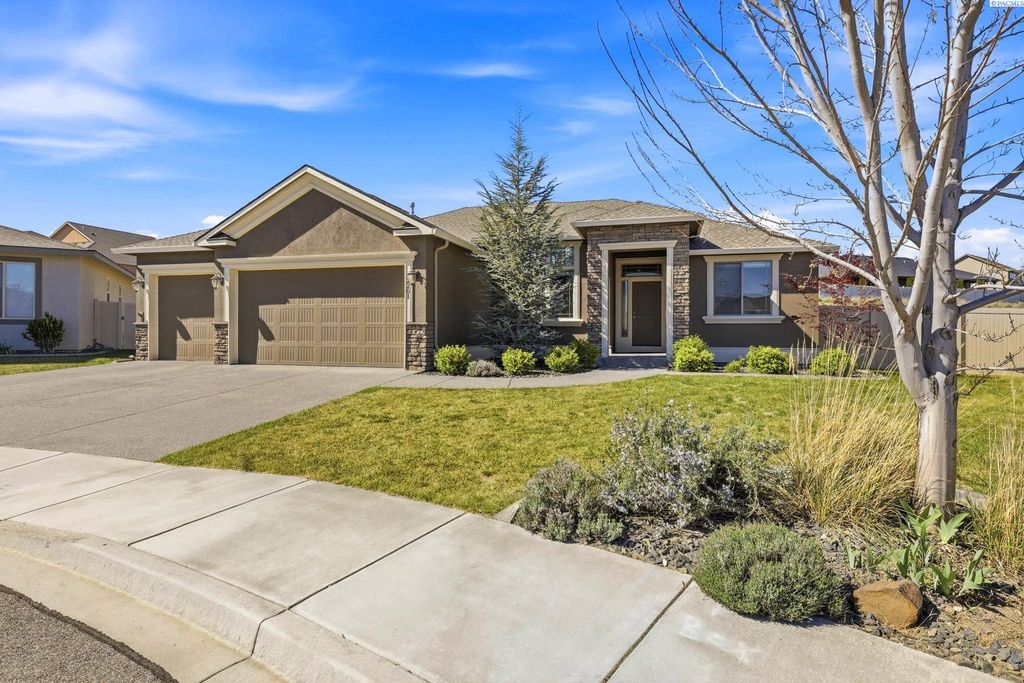 Photo of 2201 Copperleaf St, Richland, WA 99354 (MLS # 291971)