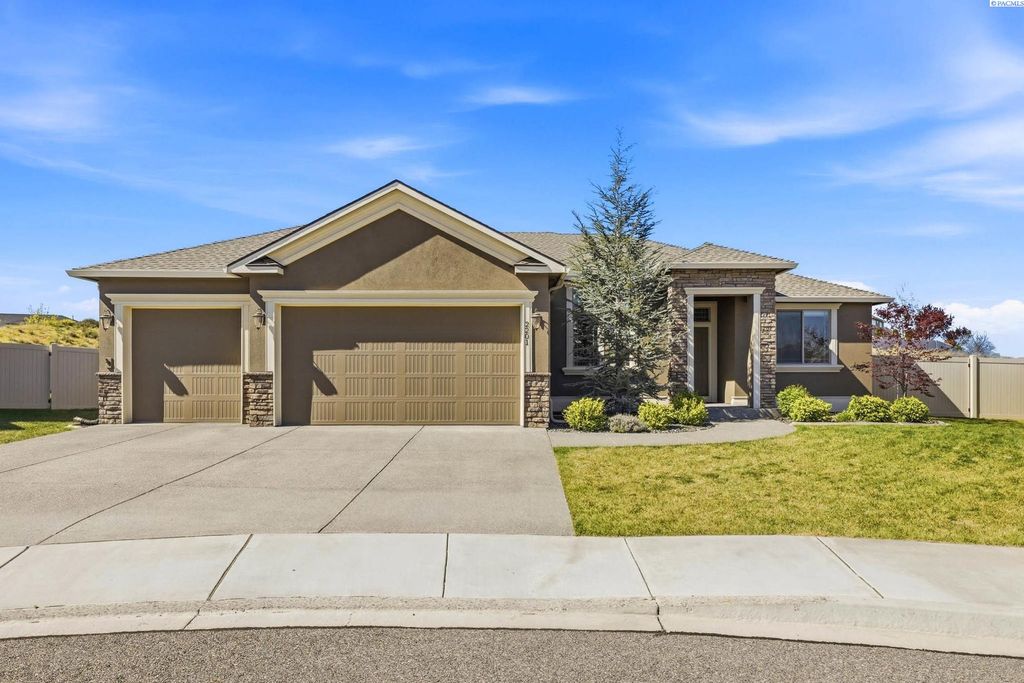 Photo of 2201 Copperleaf St, Richland, WA 99354 (MLS # 291971)