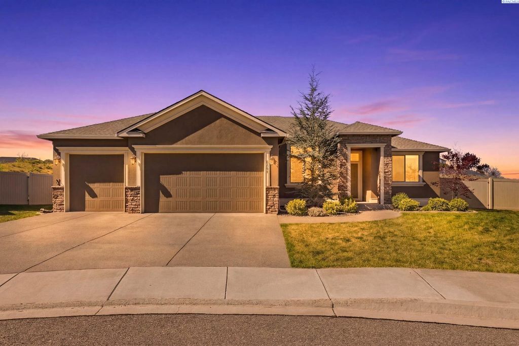 Photo of 2201 Copperleaf St, Richland, WA 99354 (MLS # 291971)