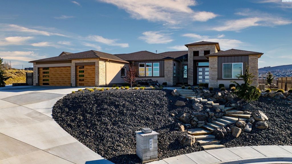 Photo of 946 Heidel Ct, Richland, WA 99352 (MLS # 290858)