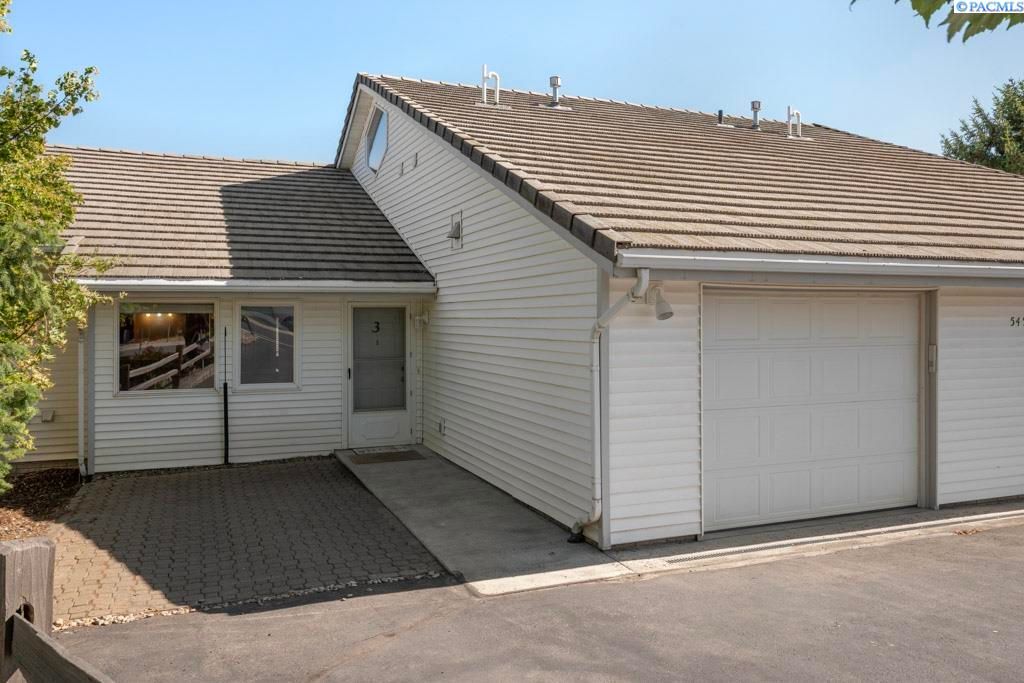 Photo of 545 SE Quail Ridge, #3 Dr, Pullman, WA 99163 (MLS # 285915)