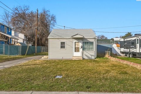 Photo of 604 S Rainier St, Kennewick, WA 99336 (MLS # 290651)
