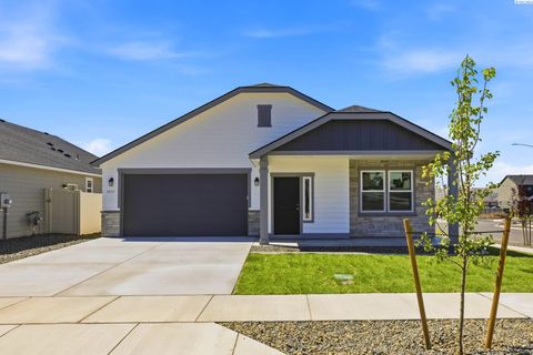 Photo of 3831 Stonecap St, Richland, WA 99352 (MLS # 293285)