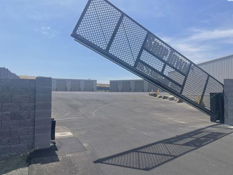 Photo of 10525 Ridgeline Dr #40x18, Kennewick, WA 99338 (MLS # 279268)