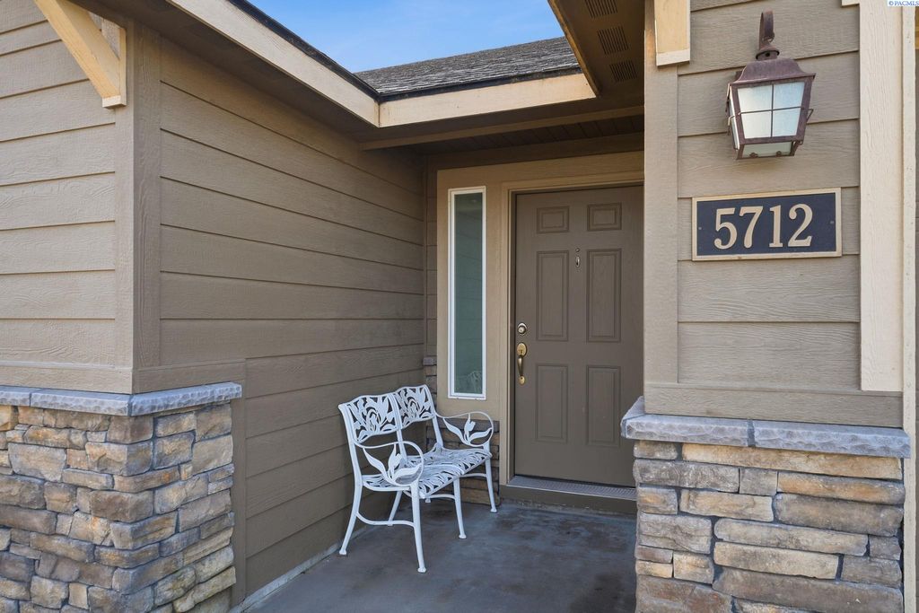 Photo of 5712 Middle Fork St, Pasco, WA 99301 (MLS # 290772)