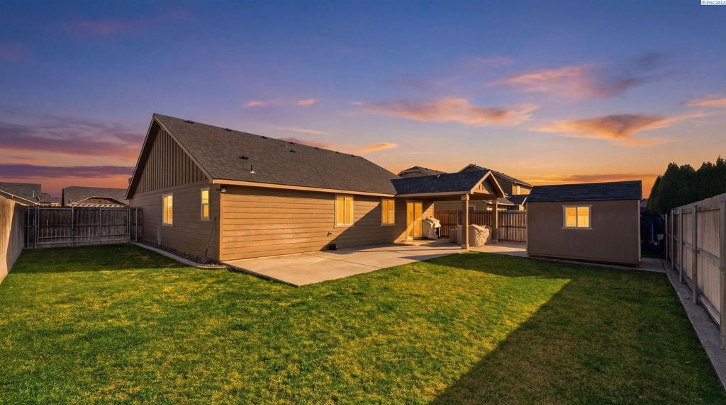 Photo of 5712 Middle Fork St, Pasco, WA 99301 (MLS # 290772)