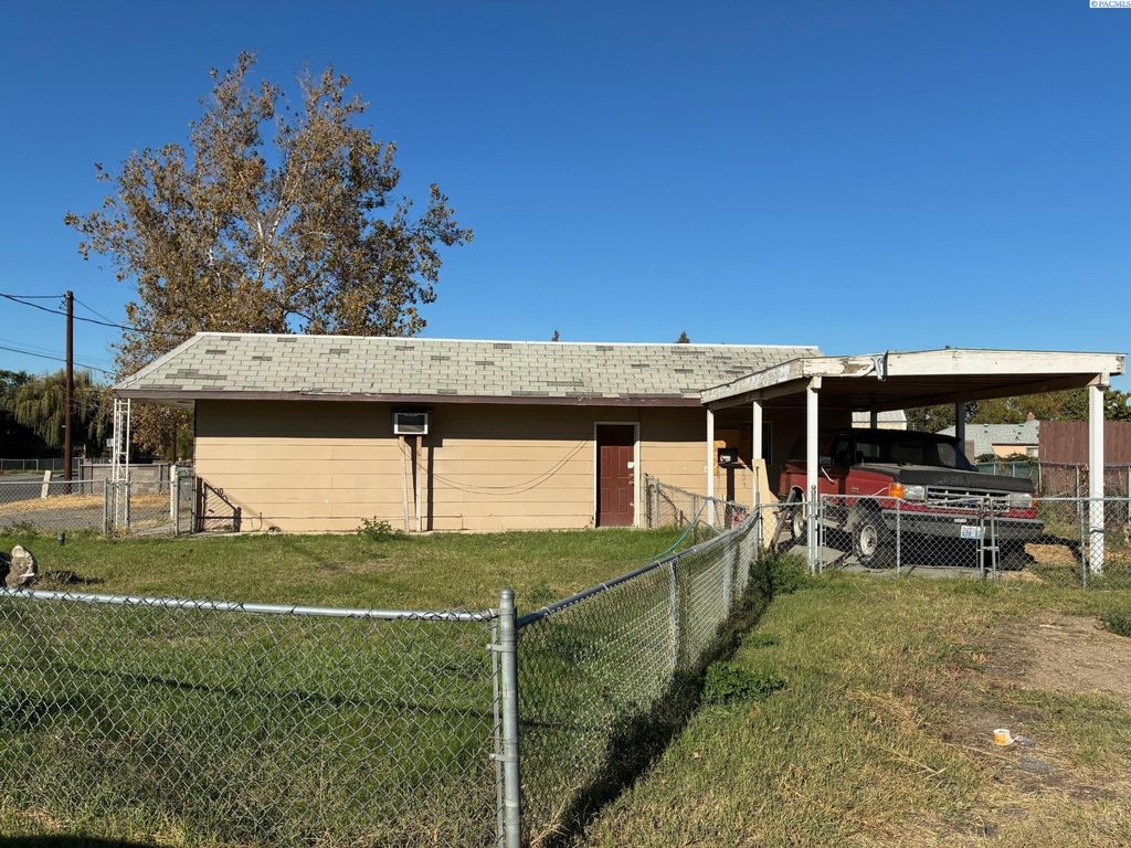 Photo of 719 S Gum St, Kennewick, WA 99356 (MLS # 288246)