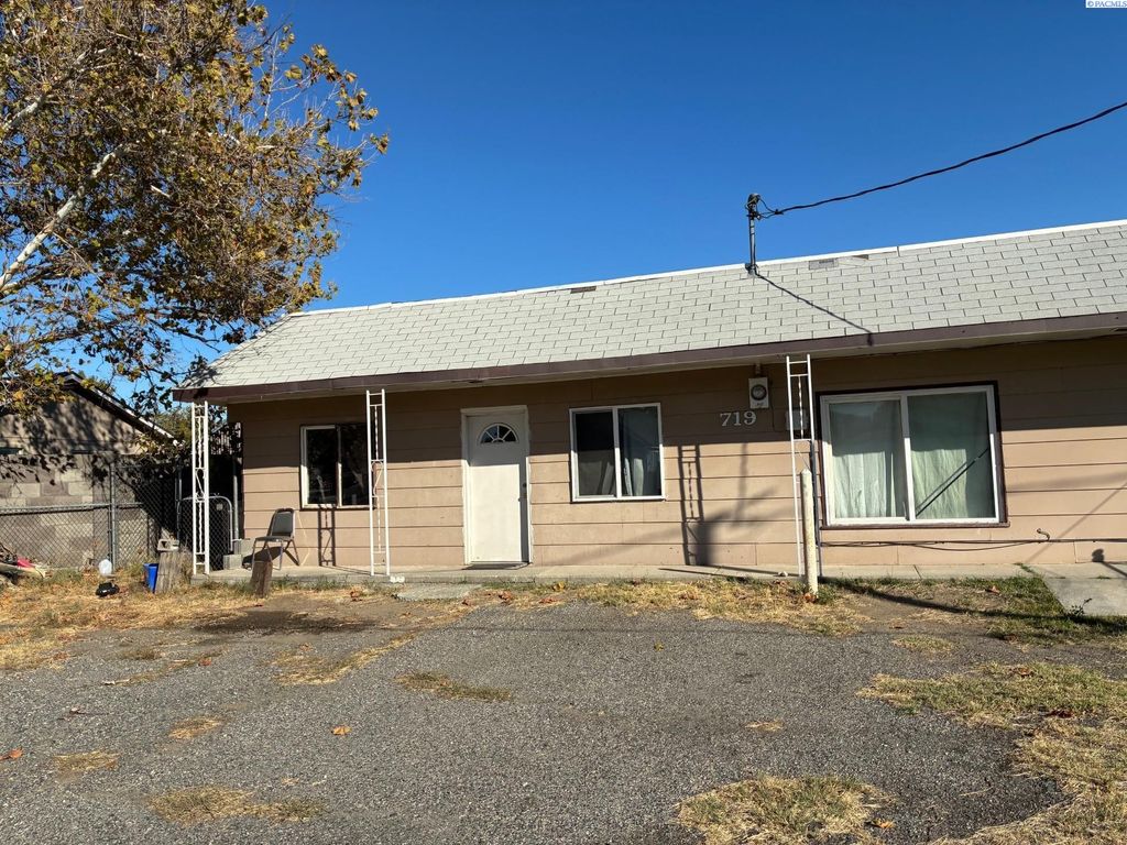 Photo of 719 S Gum St, Kennewick, WA 99356 (MLS # 288246)